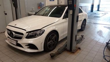 Mercedes-Benz C-класс AMG 2018 года, 98 363 км - вид 1