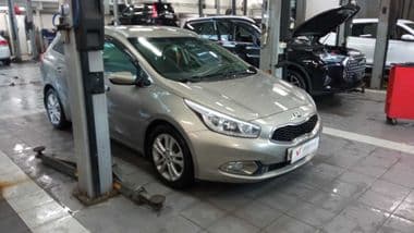 KIA Ceed 2014 года, 236 076 км - вид 2