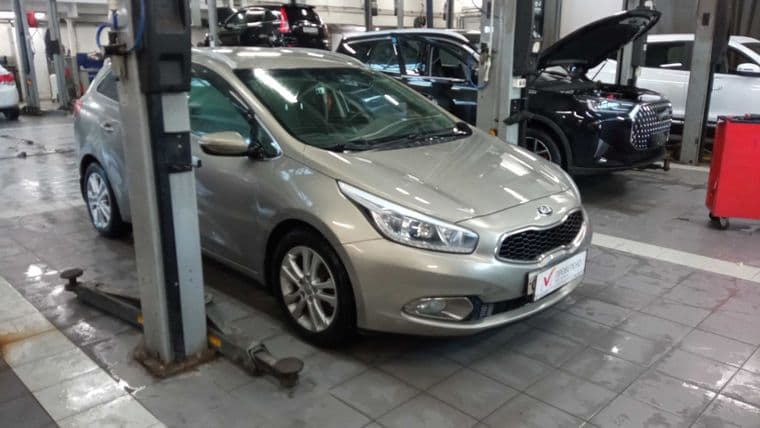 KIA Ceed 2014 года, 236 076 км - вид 2