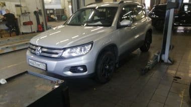 Volkswagen Tiguan 2012 года, 194 792 км - вид 1