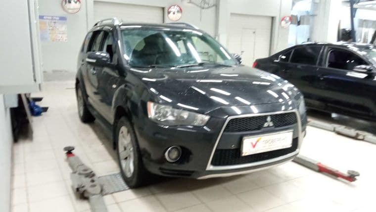 Mitsubishi Outlander, 2010 - вид 1