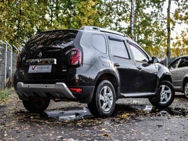 Renault Duster 2017 года, 136 000 км - вид 2