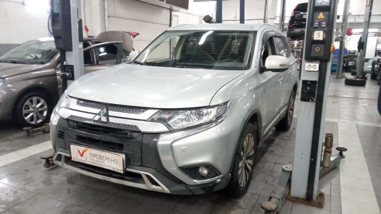 Mitsubishi Outlander 2018 года, 127 186 км - вид 1