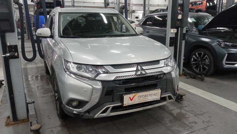 Mitsubishi Outlander 2018 года, 127 186 км - вид 2