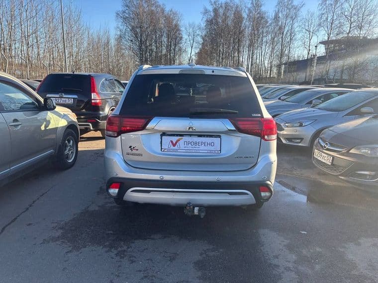 Mitsubishi Outlander, 2018 - вид 4