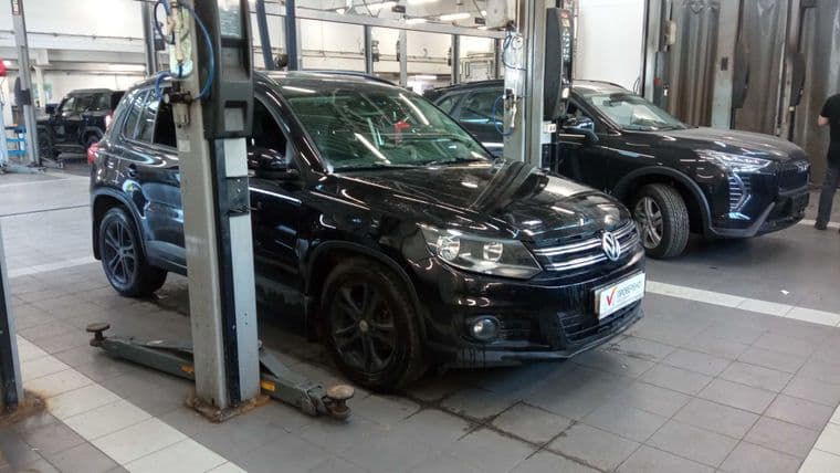 Volkswagen Tiguan 2015 года, 188 242 км - вид 2 Volkswagen Tiguan 2015 года, 188 242 км - вид 2