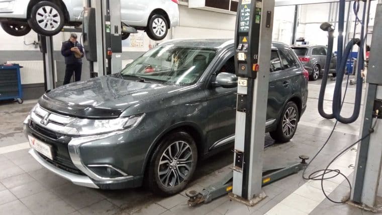 Mitsubishi Outlander 2018 года, 130 124 км - вид 1 Mitsubishi Outlander 2018 года, 130 124 км - вид 1