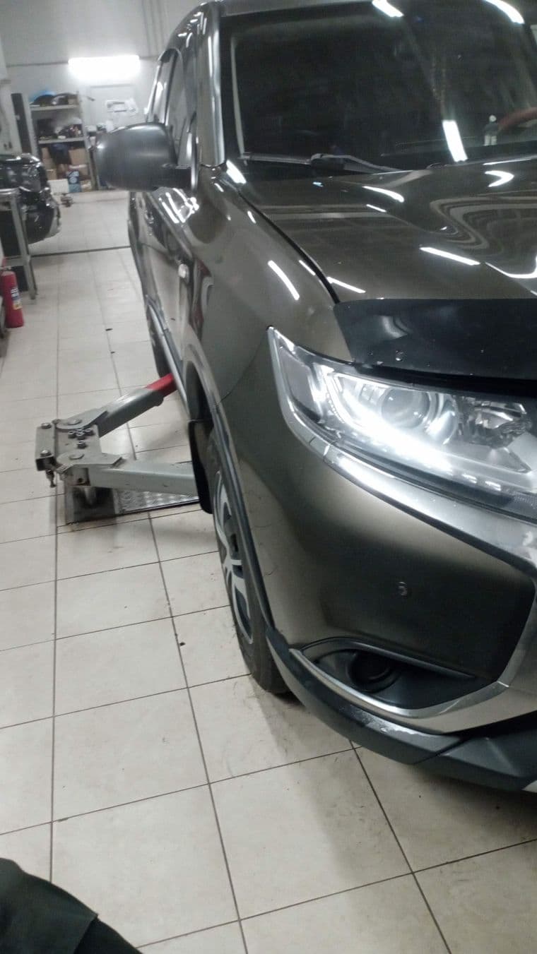 Mitsubishi Outlander 2019 года, 313 000 км | VIN 30600 - вид 2 Mitsubishi Outlander 2019 года, 313 000 км | VIN 30600 - вид 2