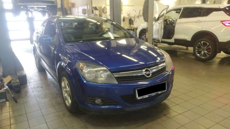Opel Astra GTC 2010 года, 155 462 км - вид 2 Opel Astra GTC 2010 года, 155 462 км - вид 2