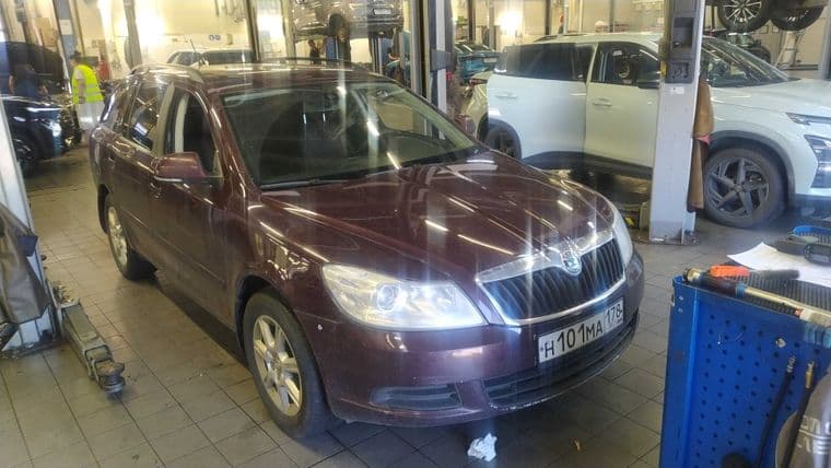 Skoda Octavia 2012 года, 156 517 км - вид 2 Skoda Octavia 2012 года, 156 517 км - вид 2