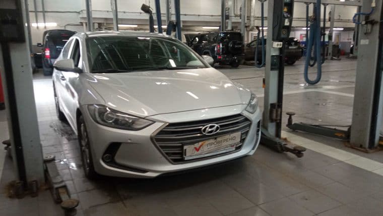 Hyundai Elantra 2018 года, 63 224 км - вид 2 Hyundai Elantra 2018 года, 63 224 км - вид 2
