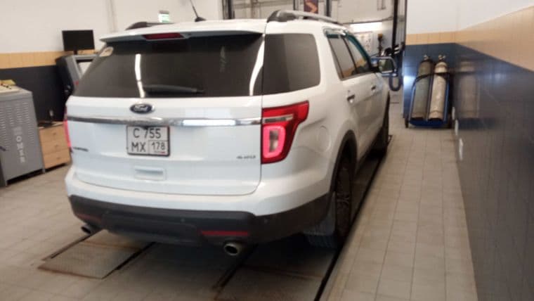 Ford Explorer 2014 года, 198 673 км - вид 2 Ford Explorer 2014 года, 198 673 км - вид 2