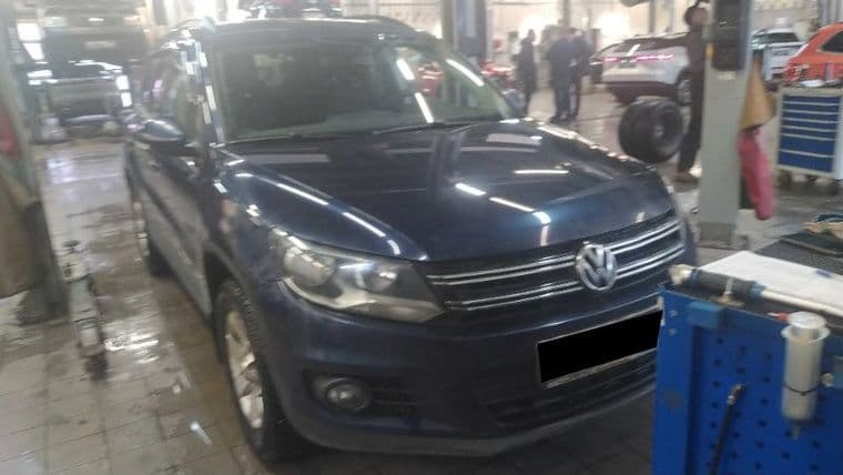 Volkswagen Tiguan 2012 года, 100 937 км - вид 2 Volkswagen Tiguan 2012 года, 100 937 км - вид 2