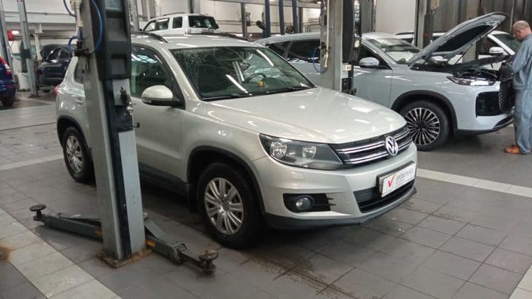 Volkswagen Tiguan 2014 года, 173 212 км - вид 2 Volkswagen Tiguan 2014 года, 173 212 км - вид 2