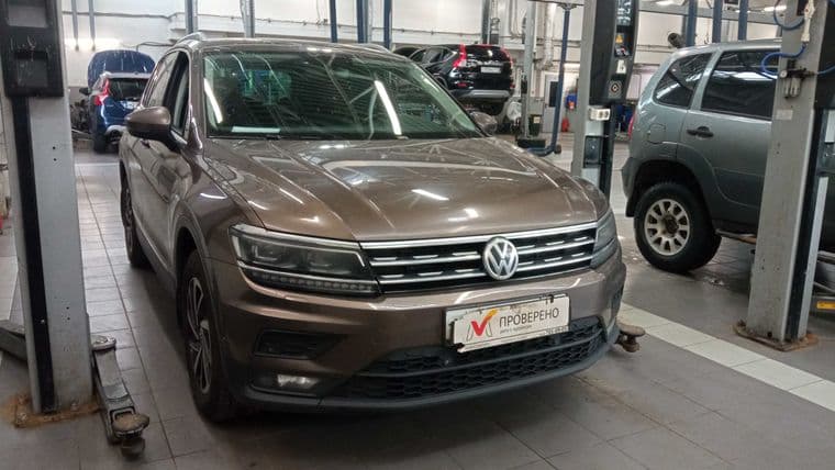 Volkswagen Tiguan 2018 года, 179 938 км - вид 2 Volkswagen Tiguan 2018 года, 179 938 км - вид 2