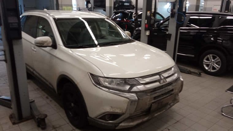 Mitsubishi Outlander 2018 года, 102 000 км - вид 2 Mitsubishi Outlander 2018 года, 102 000 км - вид 2