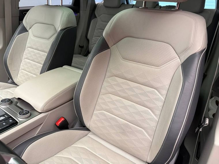 Volkswagen Touareg 2018 года, 101 307 км - вид 25