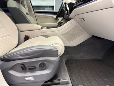 Volkswagen Touareg 2018 года, 101 307 км - вид 32