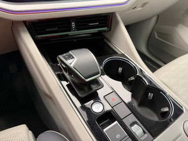 Volkswagen Touareg 2018 года, 101 307 км - вид 22