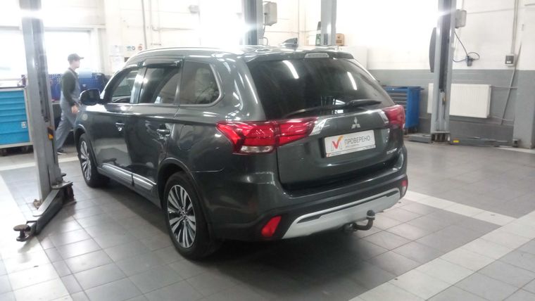 Mitsubishi Outlander 2020 года, 52 642 км - вид 4
