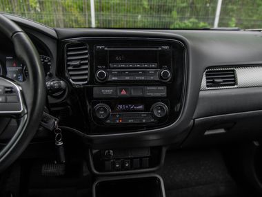 Mitsubishi Outlander 2017 года, 182 695 км - вид 9