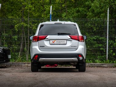 Mitsubishi Outlander 2017 года, 182 695 км - вид 4