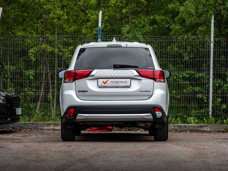 Mitsubishi Outlander 2017 года, 182 695 км - вид 4