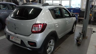 Renault Sandero Stepway 2017 года, 59 000 км - вид 3