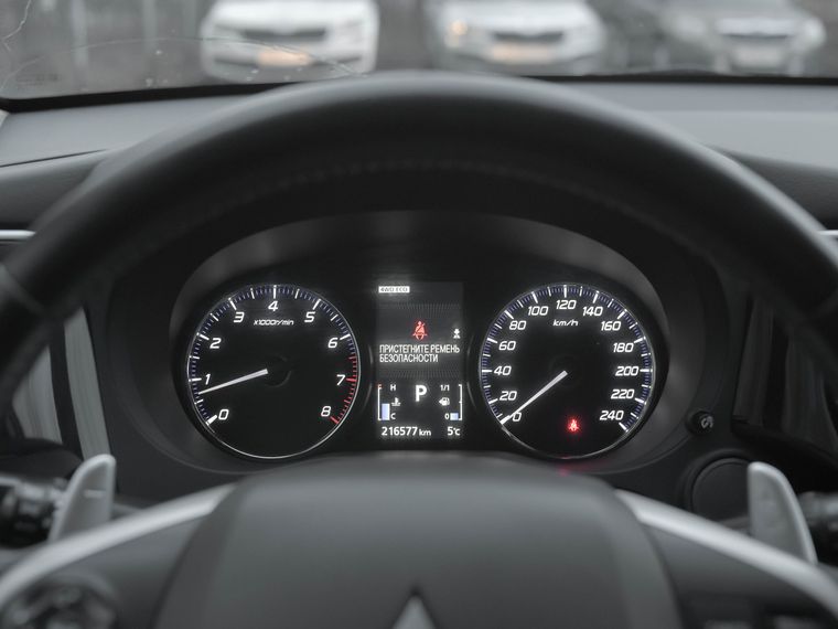 Mitsubishi Outlander 2014 года, 215 000 км - вид 5