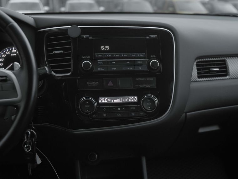 Mitsubishi Outlander 2014 года, 215 000 км - вид 9
