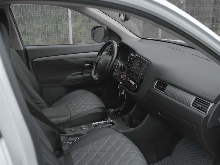 Mitsubishi Outlander 2014 года, 215 000 км - вид 13