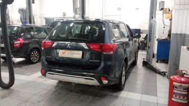 Mitsubishi Outlander 2019 года, 138 325 км - вид 3