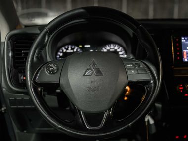 Mitsubishi Outlander 2019 года, 138 325 км - вид 4