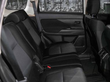 Mitsubishi Outlander 2019 года, 138 325 км - вид 9