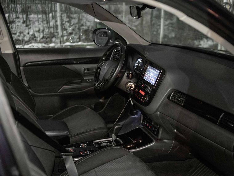 Mitsubishi Outlander 2019 года, 138 325 км - вид 10