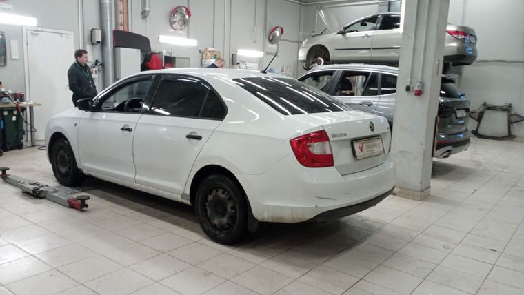 Skoda Rapid 2016 года, 139 367 км - вид 4