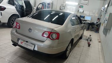 Volkswagen Passat 2005 года, 530 087 км - вид 3