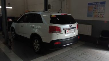 KIA Sorento 2011 года, 147 000 км - вид 4