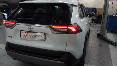Toyota RAV4 2020 года, 87 485 км - вид 3
