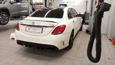 Mercedes-Benz C-класс AMG 2015 года, 142 266 км - вид 3