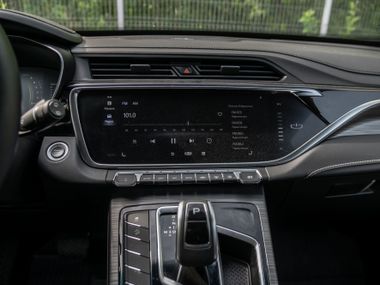 Белый Geely Atlas Pro 2022 года | VIN 907787
