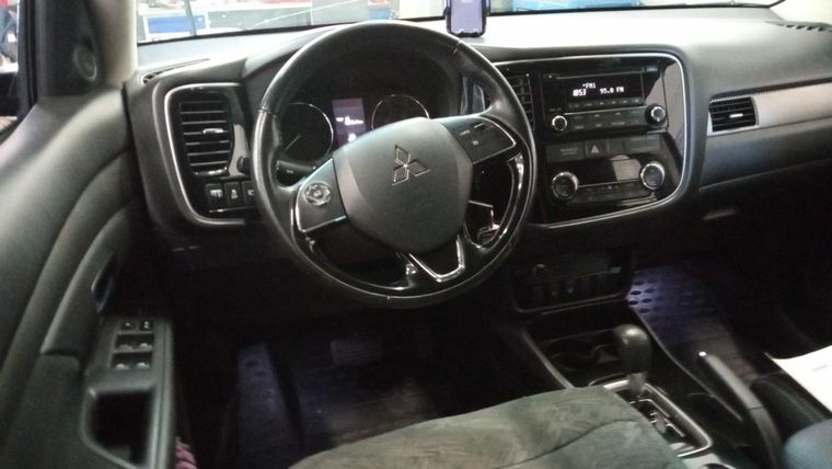 Mitsubishi Outlander 2017 года, 118 276 км - вид 5