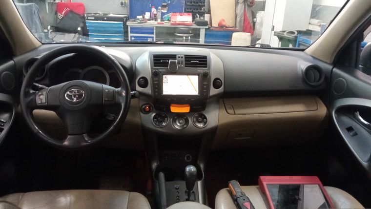 Toyota RAV4 2010 года, 256 160 км - вид 5