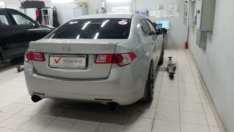 Honda Accord 2010 года, 219 737 км - вид 3