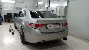 Honda Accord 2010 года, 219 737 км - вид 4