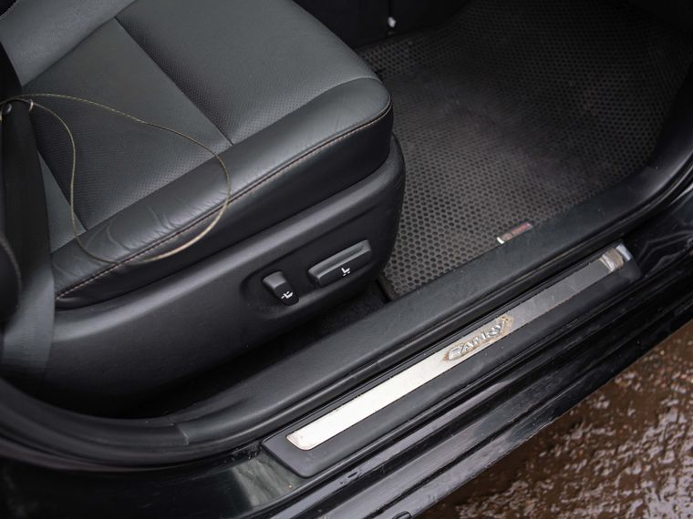 Toyota Camry 2015 года, 190 109 км - вид 19