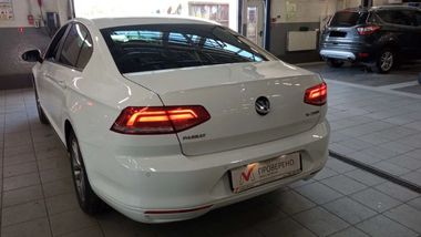 Volkswagen Passat 2016 года, 138 322 км - вид 4