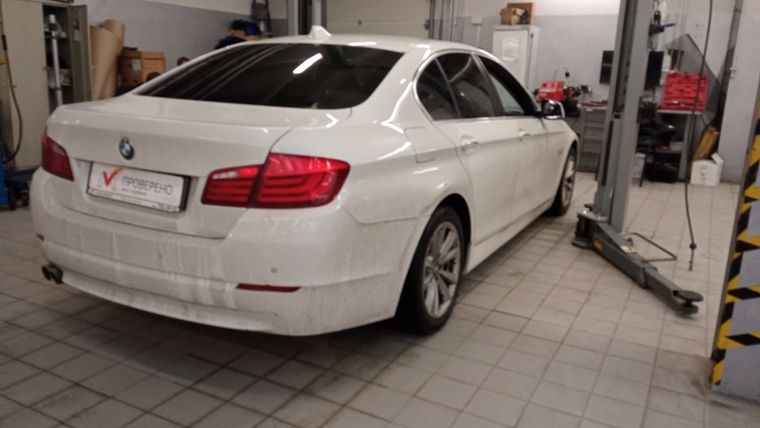 BMW 5 серия 2013 года, 204 080 км - вид 3