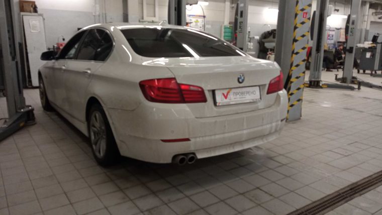 BMW 5 серия 2013 года, 204 080 км - вид 4