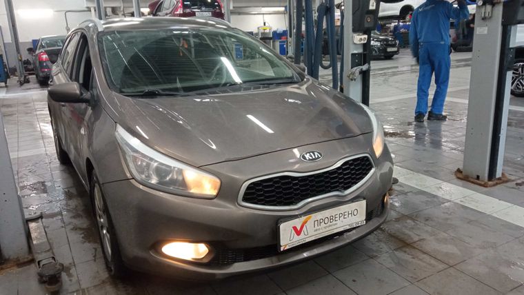 KIA Ceed 2015 года, 149 200 км - вид 3